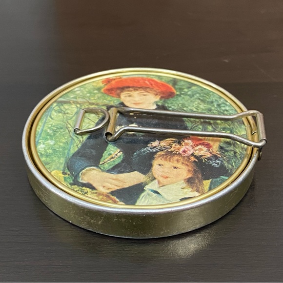 Vintage Compact Mirror Victorian Renoir Two Sisters Double Mirror Made in Japan - Picture 2 of 11